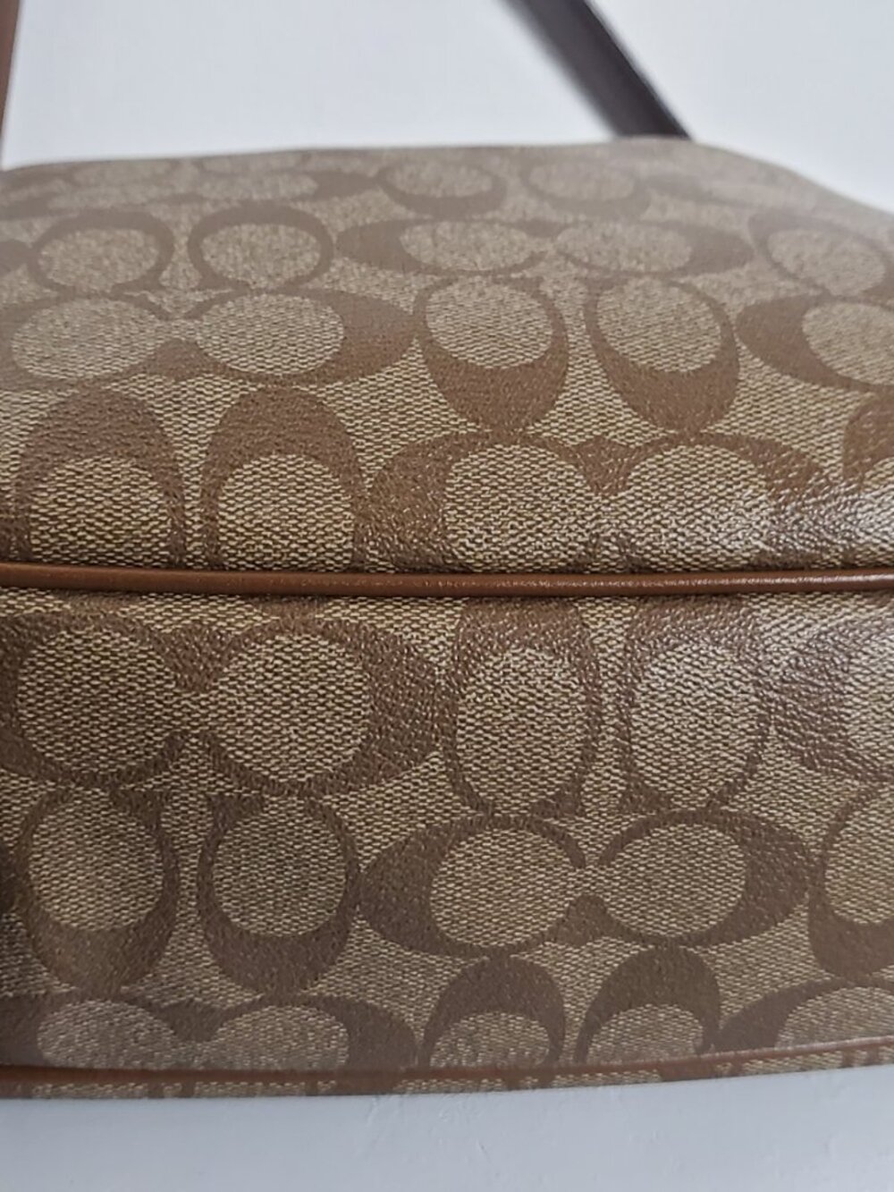 27. Coach Brown Signature Logo Zip Top Shoulder Bag Gold Hardware Inner Pockets - Picture 4 of 8